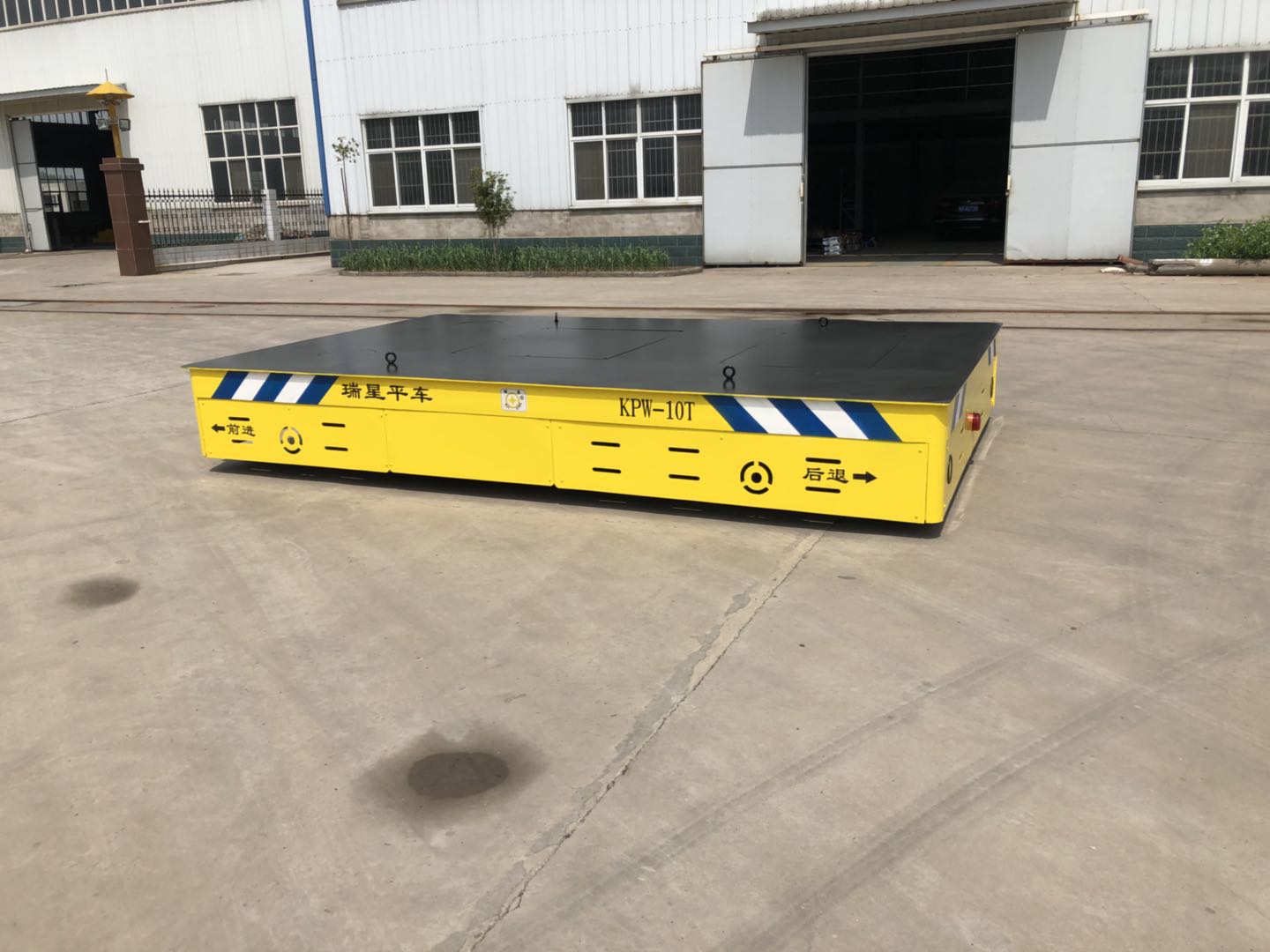 無(wú)軌電動(dòng)平板車(chē)